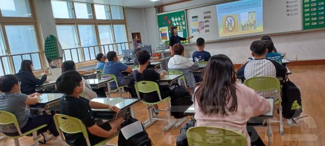 상진초등학교 디지털 성범죄 예방교육 사진.jpg